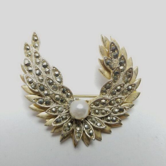 Vintage Rhinestone Swag Shape Brooch, Gold Tone Faux Pearl Sparkle, Retro Estate - Picture 1 of 6